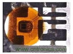 圖2：對(duì)于車(chē)用級(jí)R2Coupler產(chǎn)品如ACPL-M43T光電耦合器，Avago使用雙線強(qiáng)化關(guān)鍵功能連接