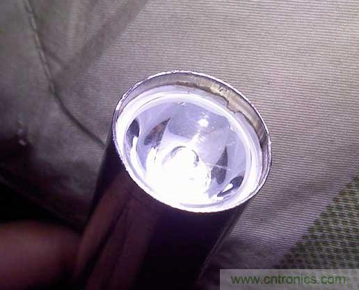 焊接穩流芯片和LED