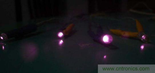 技術宅要逆天，DIY四點定位燈實現虛擬實境游戲