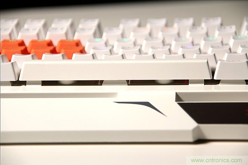 曾經(jīng)的網(wǎng)吧統(tǒng)治者&mdash;雙飛燕血手幽靈機(jī)械鍵盤，真世界最快？