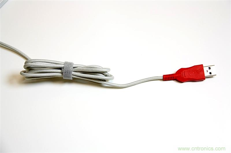 曾經(jīng)的網(wǎng)吧統(tǒng)治者&mdash;雙飛燕血手幽靈機(jī)械鍵盤，真世界最快？