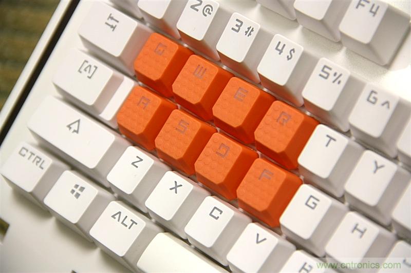 曾經(jīng)的網(wǎng)吧統(tǒng)治者&mdash;雙飛燕血手幽靈機(jī)械鍵盤，真世界最快？