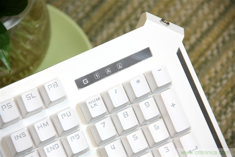 曾經(jīng)的網(wǎng)吧統(tǒng)治者&mdash;雙飛燕血手幽靈機(jī)械鍵盤，真世界最快？