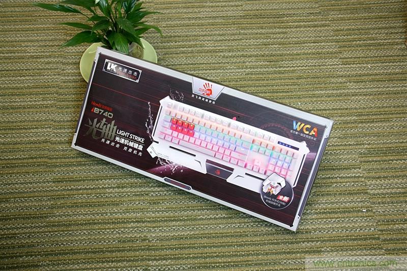 曾經(jīng)的網(wǎng)吧統(tǒng)治者&mdash;雙飛燕血手幽靈機(jī)械鍵盤，真世界最快？