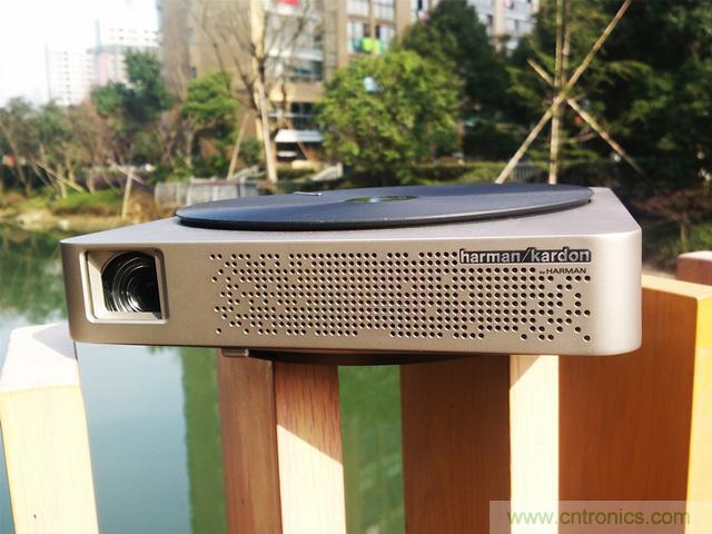 無屏電視時(shí)代已然來臨，客廳你做好準(zhǔn)備了嗎？