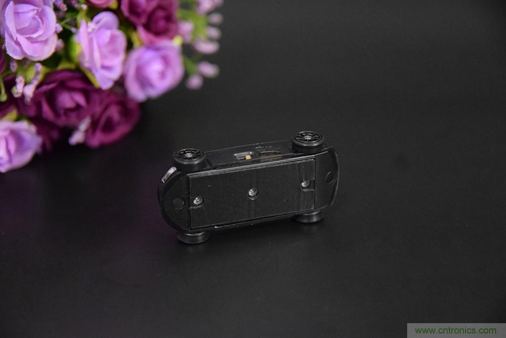 虛擬與現(xiàn)實(shí)相結(jié)合的飛車游戲，讓你體驗(yàn)速度與激情的碰撞！