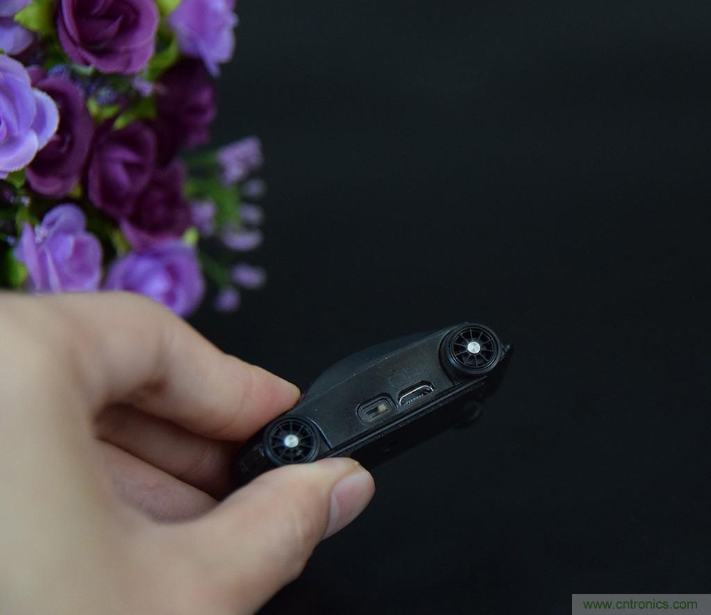 虛擬與現(xiàn)實(shí)相結(jié)合的飛車游戲，讓你體驗(yàn)速度與激情的碰撞！