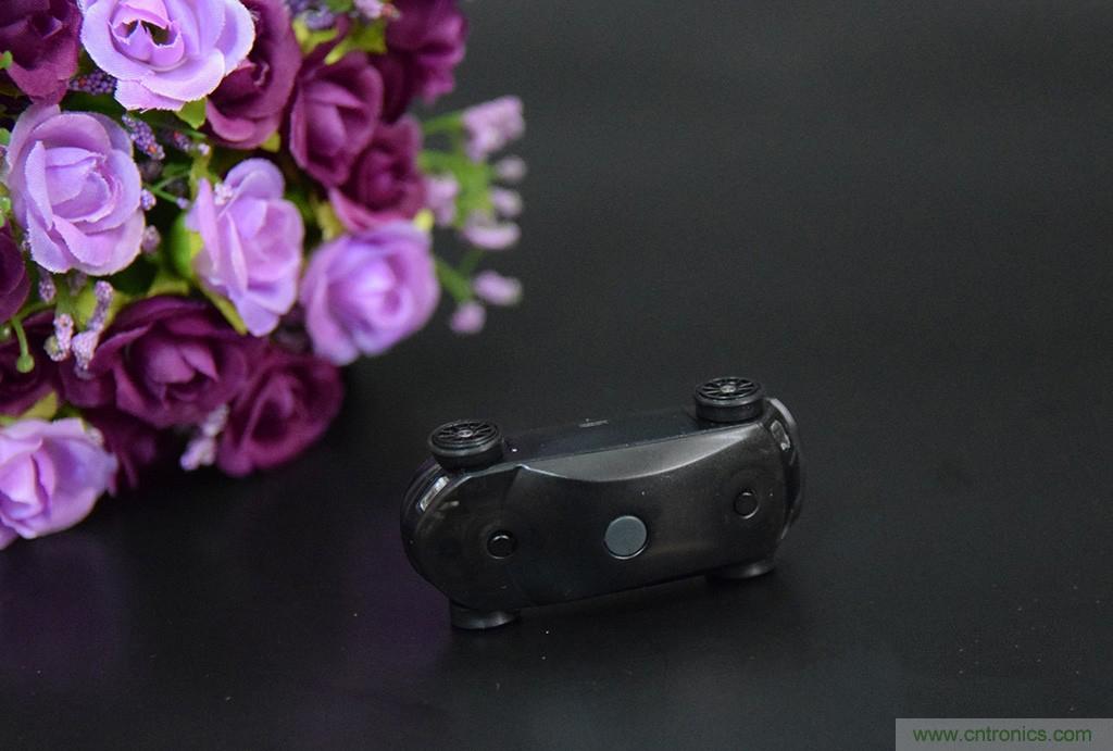 虛擬與現(xiàn)實(shí)相結(jié)合的飛車游戲，讓你體驗(yàn)速度與激情的碰撞！