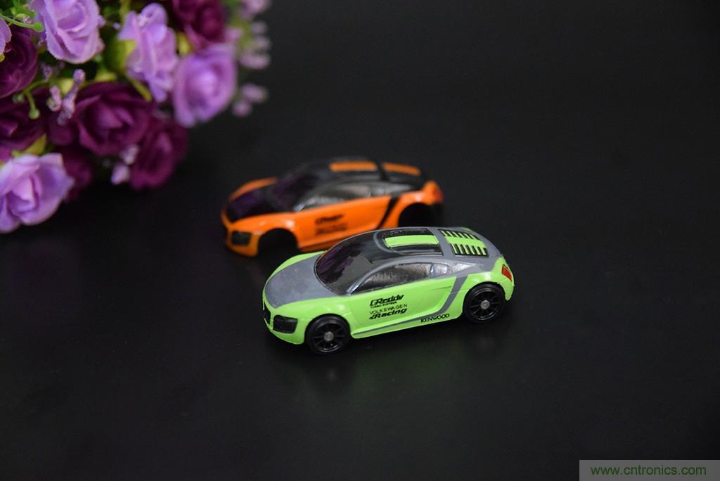 虛擬與現(xiàn)實(shí)相結(jié)合的飛車游戲，讓你體驗(yàn)速度與激情的碰撞！