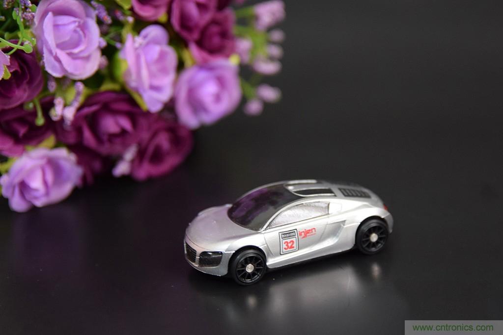 虛擬與現(xiàn)實(shí)相結(jié)合的飛車游戲，讓你體驗(yàn)速度與激情的碰撞！