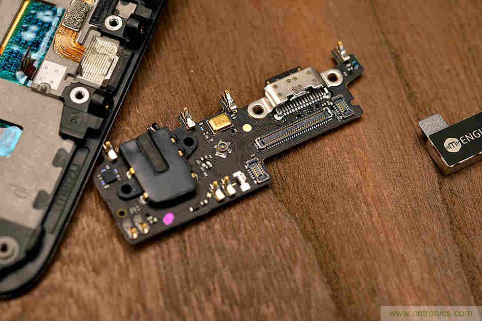 拆解魅族15 Plus：玩轉了新概念，但其工藝究竟如何？