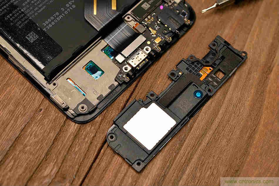 拆解魅族15 Plus：玩轉了新概念，但其工藝究竟如何？