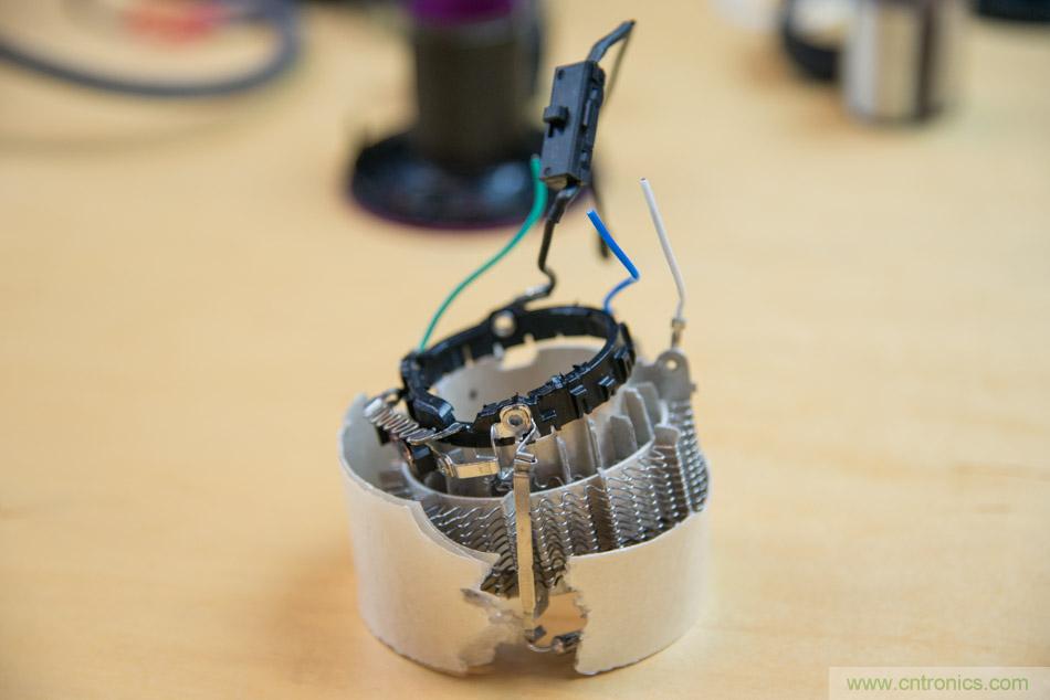 拆解戴森吹風(fēng)機(jī)：近三千元的價格貴在哪？