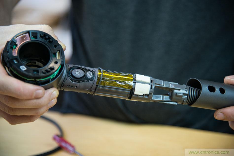 拆解戴森吹風(fēng)機(jī)：近三千元的價格貴在哪？