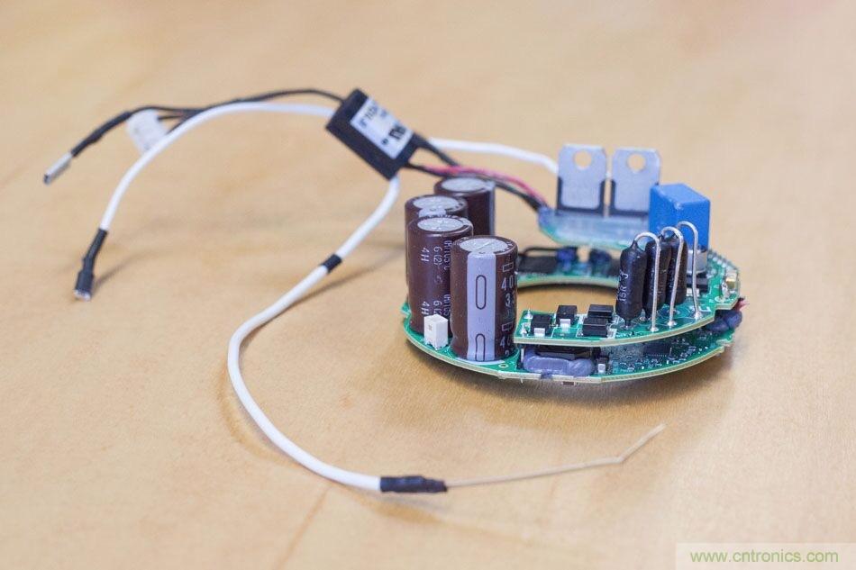 拆解戴森吹風(fēng)機(jī)：近三千元的價格貴在哪？