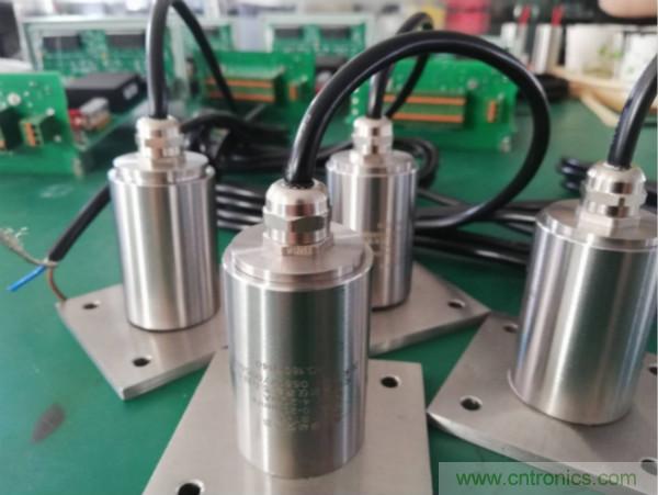 振動傳感器的機(jī)電變換原理？主要的分類有哪些？