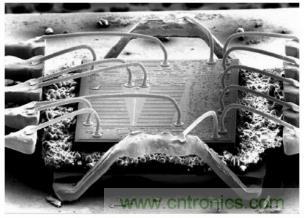 如何降低電路&ldquo;熱回路&rdquo;影響，實現低 EMI 高效電源器件設計