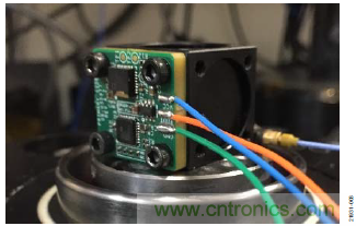 10kHz MEMS加速度計，提供4mA至20mA輸出，適合狀態監控應用