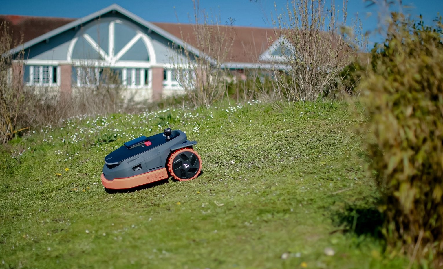 意法半導體推出車規衛星導航芯片跨界賦能賽格威智能割草機